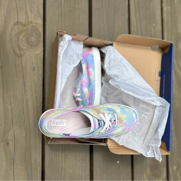 Keds NWT women’s canvas Chillax Tie dye sneakers - Picture 3 of 5